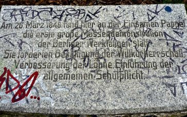 Gedenktafel an der 'Einsamen Pappel'. | Foto: Achim Förster